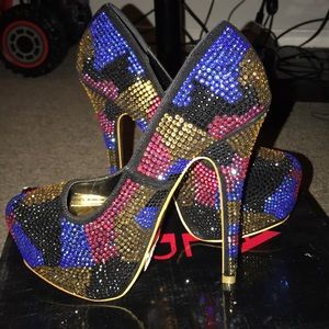 BRAND NEW!!!!! Never WORN PUMPS